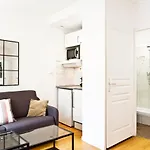 Pick A Flat's In Batignolles - Rue Biot 아파트 *
