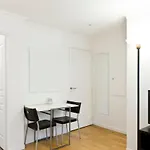 아파트 Pick A Flat's In Batignolles - Rue Biot 파리