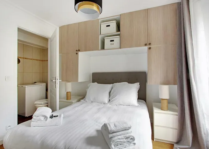 Pick A Flat's In Batignolles - Rue Biot *